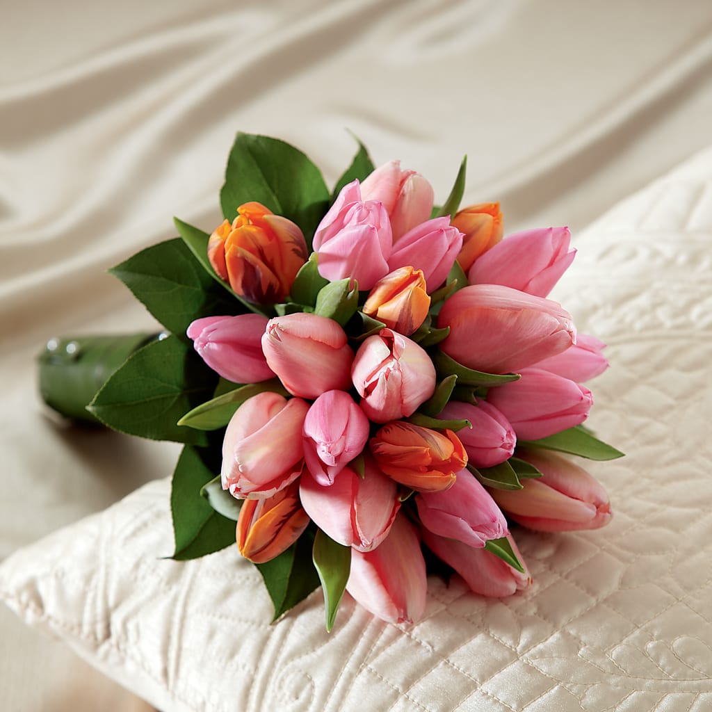 Embraceable Bouquet – Flowers By Helen, Forsyth GA
