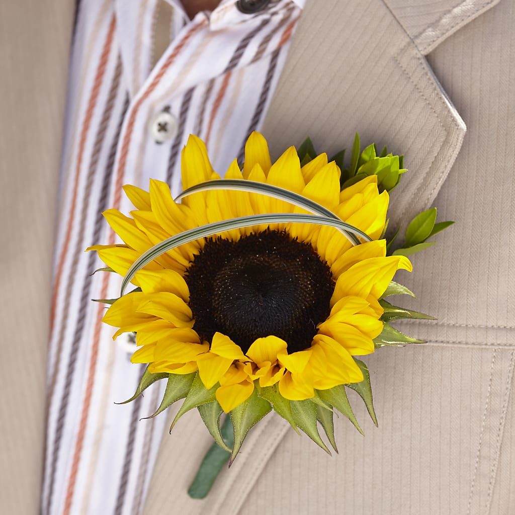Free Spirit Boutonniere – Flowers By Helen, Forsyth GA